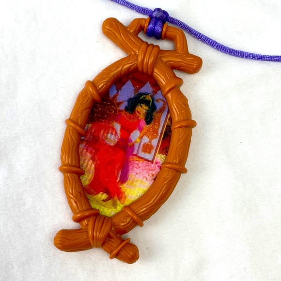 Vintage Disney The Hunchback of Notre Dame Esmeralda Gypsy Holographic necklace - Picture 1 of 6